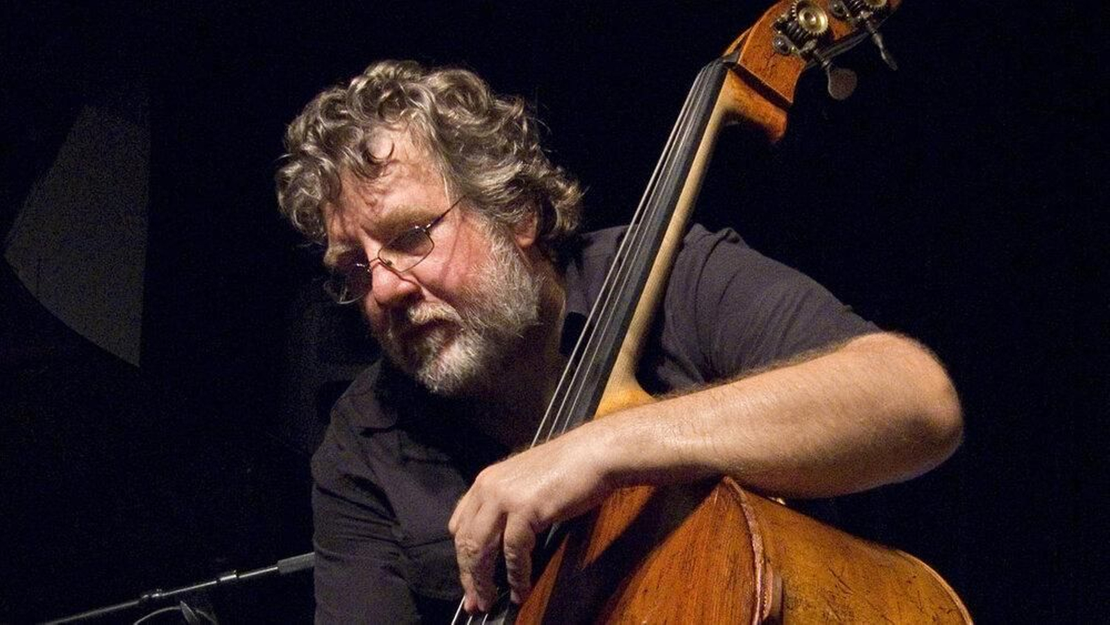 El contrabajista estadounidense Michael Formanek.