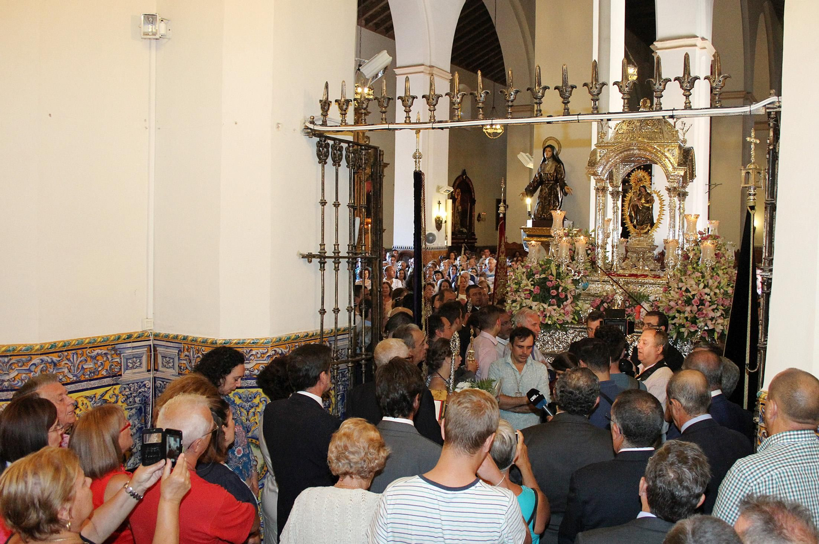 Las imágenes de la última visita de la Virgen de la Cinta a San Pedro hace diez años