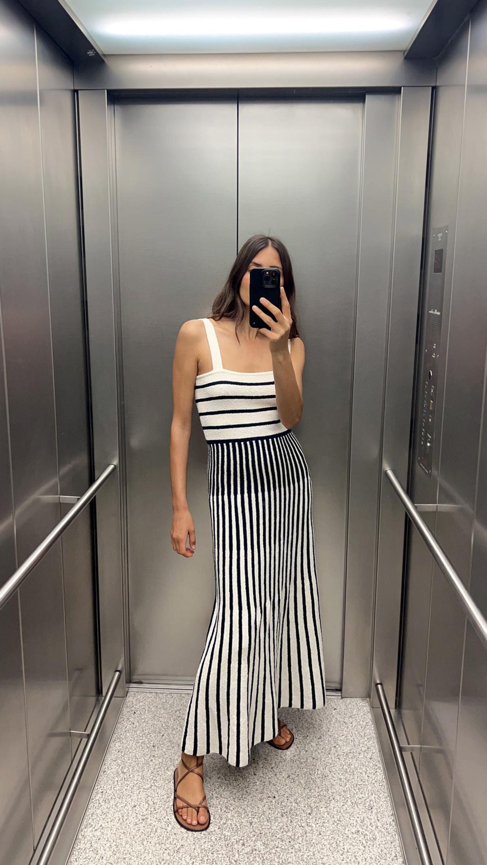 Vestido de rayas de Zara.