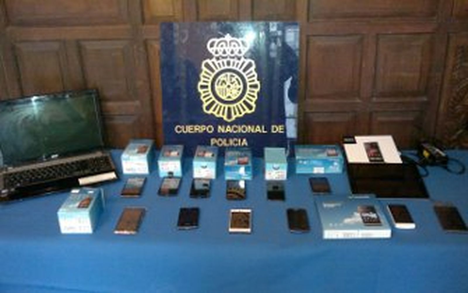 Detenidos dos repartidores por apropiarse de 100 artículos