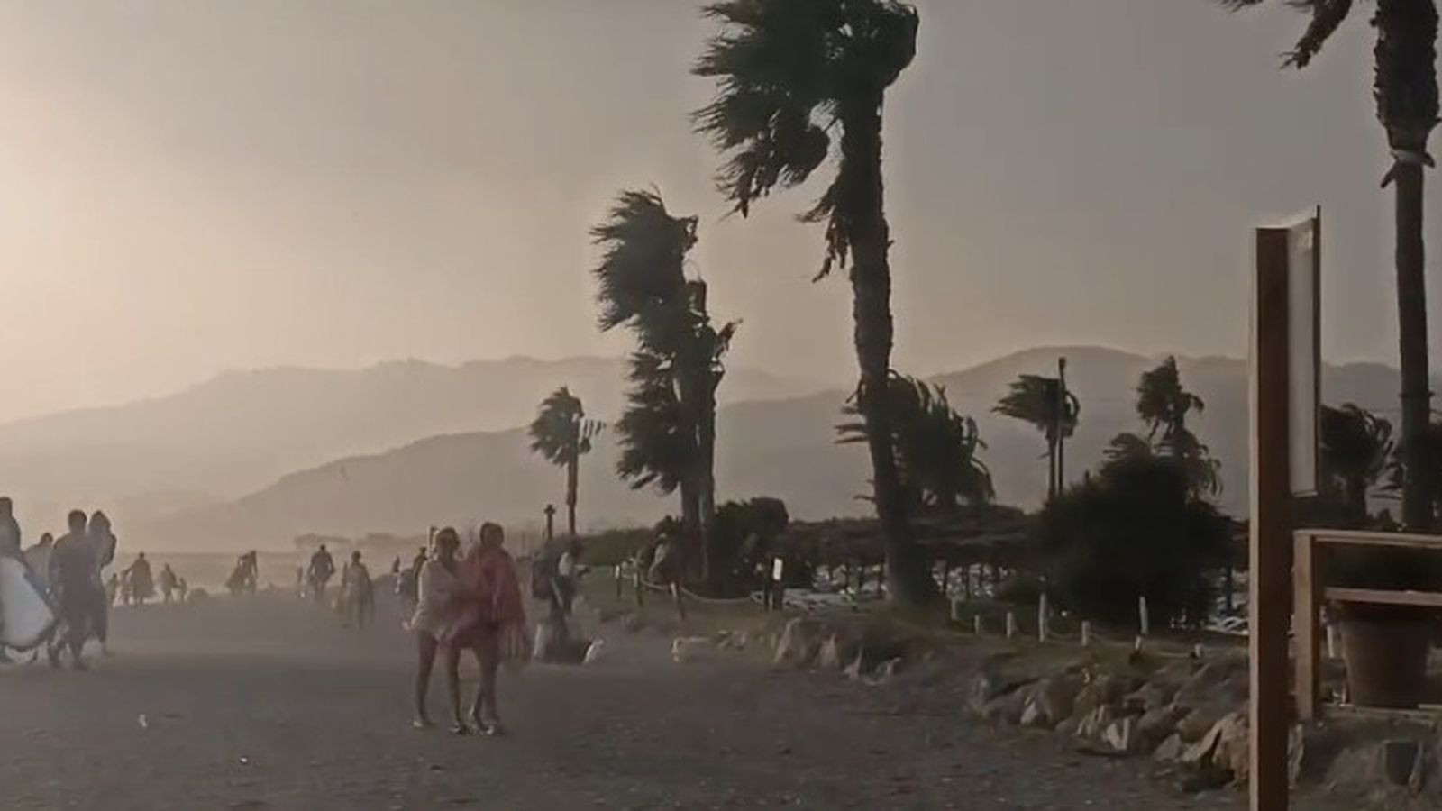 Un momento en Playa Granada durante el reventón térmico