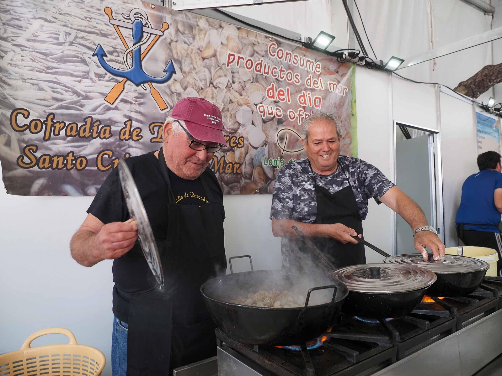 El espectacular ambiente de la Feria de la Gamba de Punta Umbría, en imágenes