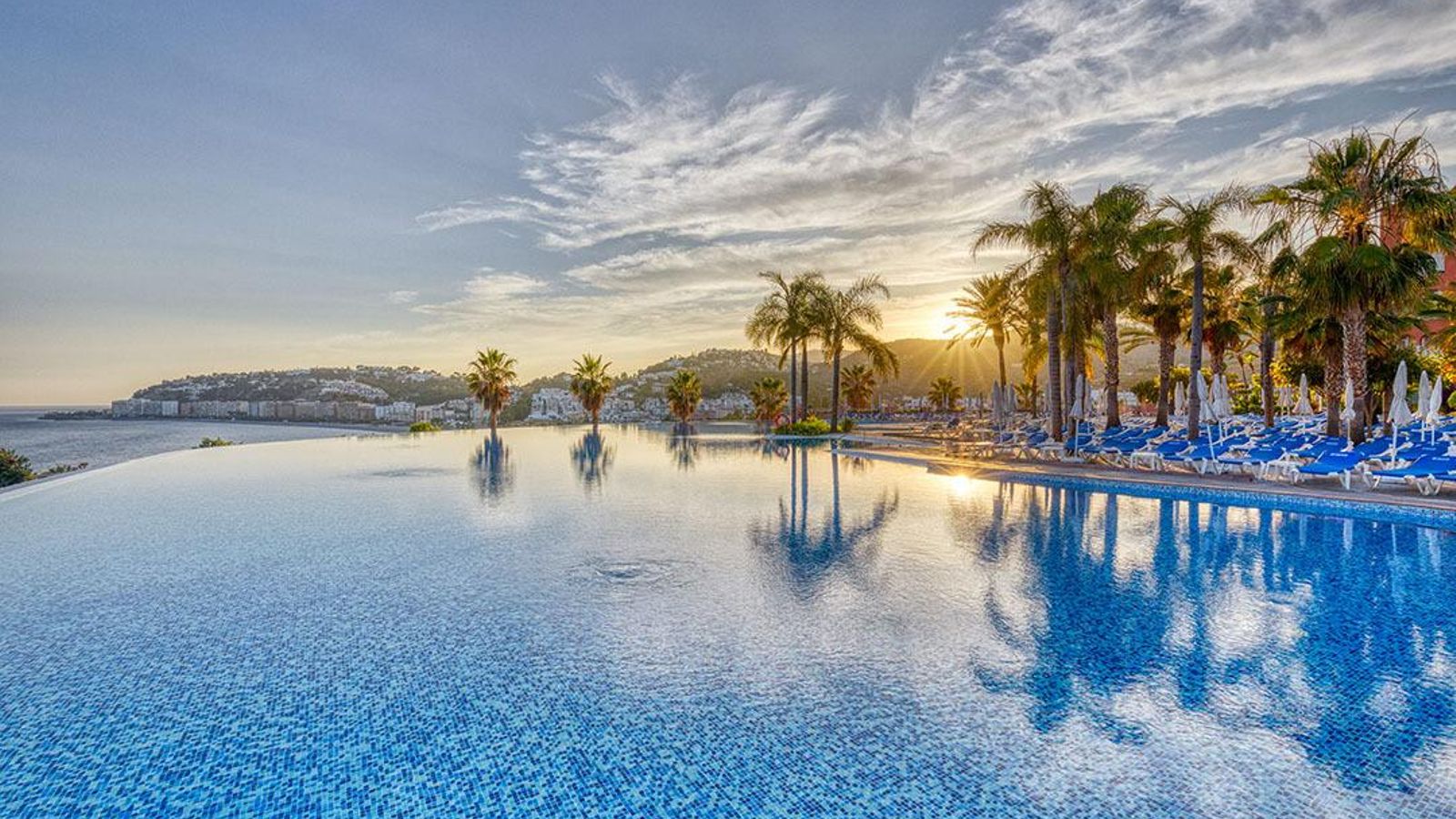 Piscina Infinita del Hotel Playa Cálida