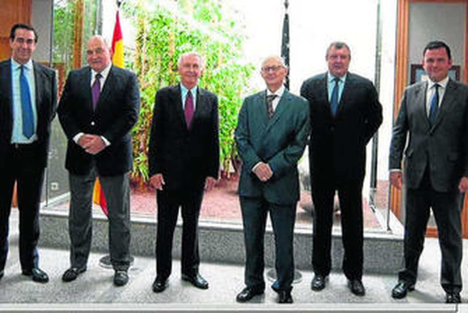 Directivos de Acerinox y el gobernador de Kentucky, tras la reunión.