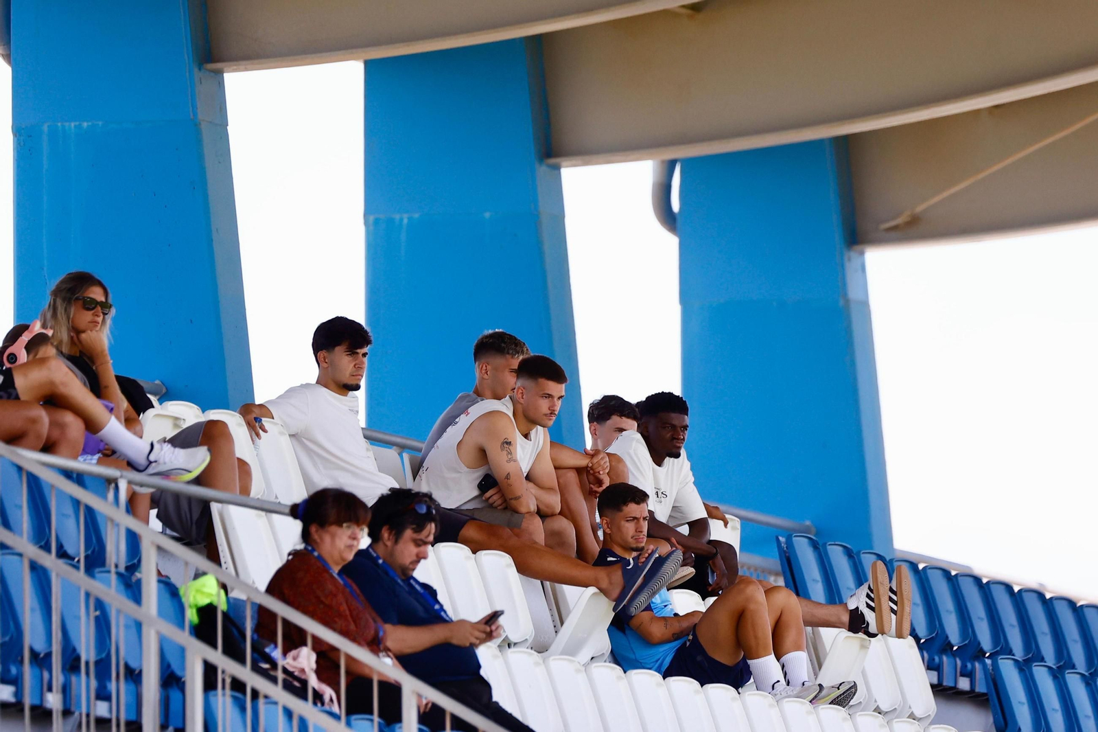 Loren, Capote y los jóvenes del primer equipo ven el estreno del Atlético Malagueño
