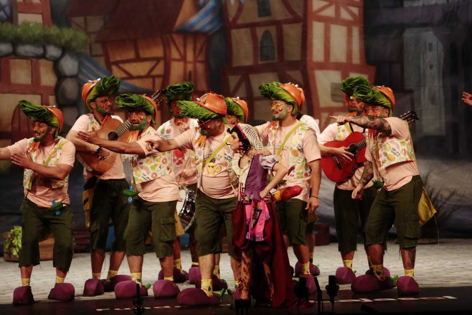 Chirigota "Los del triángulo de las verduras".