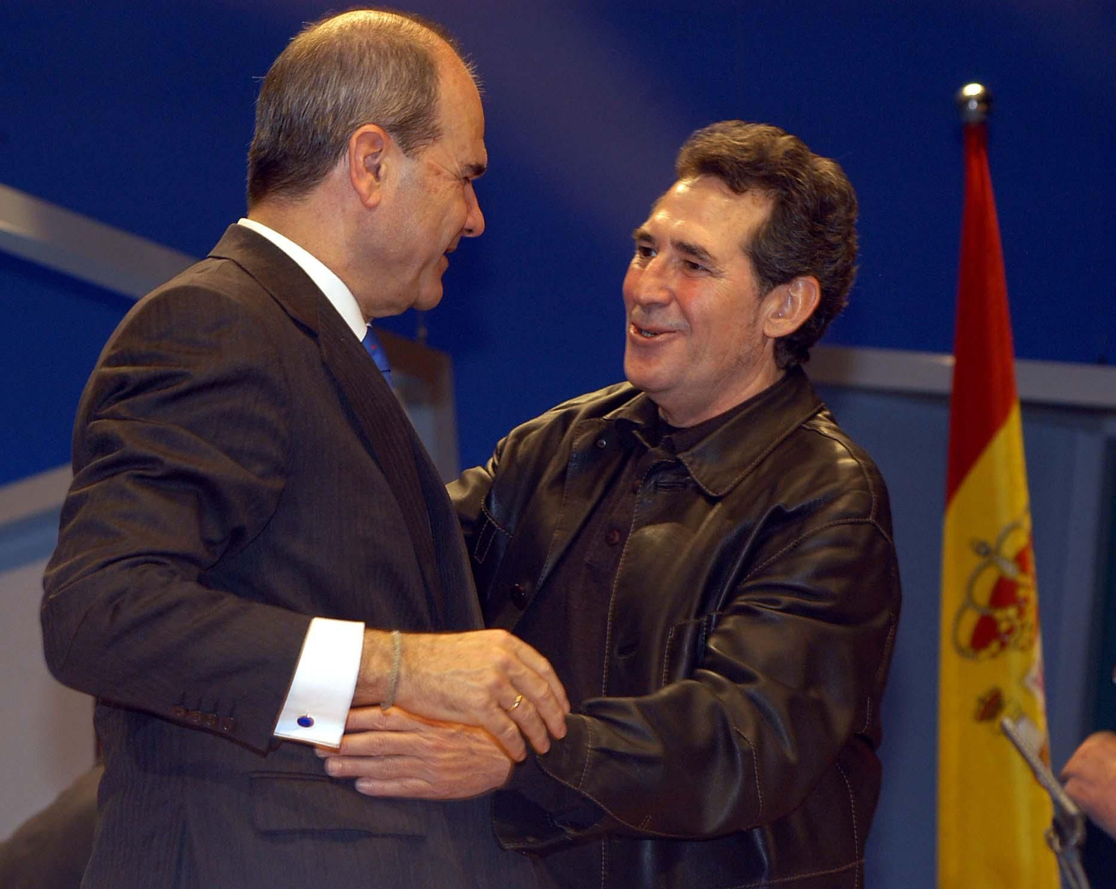 Manuel Chaves junto a Miguel Ríos en la entrega de la Medalla de Andalucía