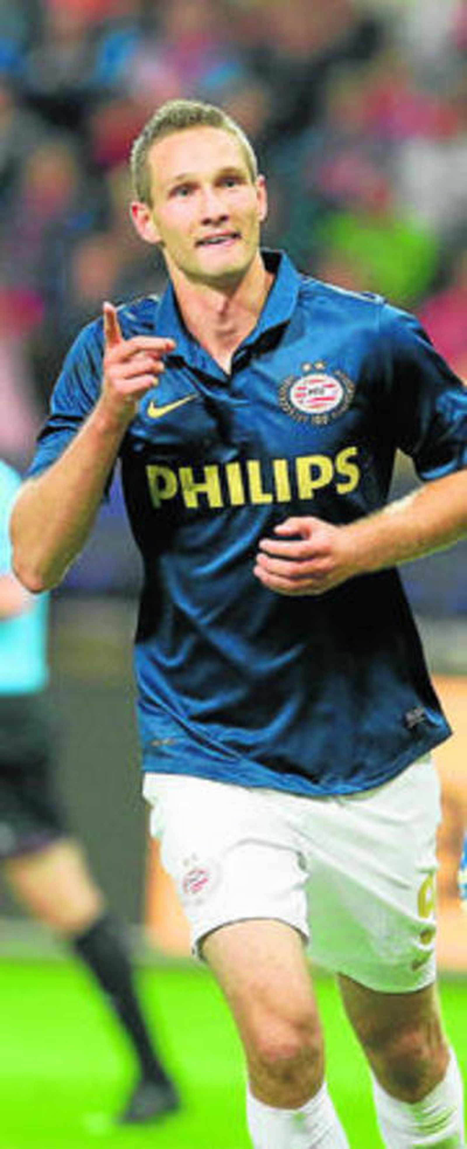 Tim Matavz durante un partido con el PSV.