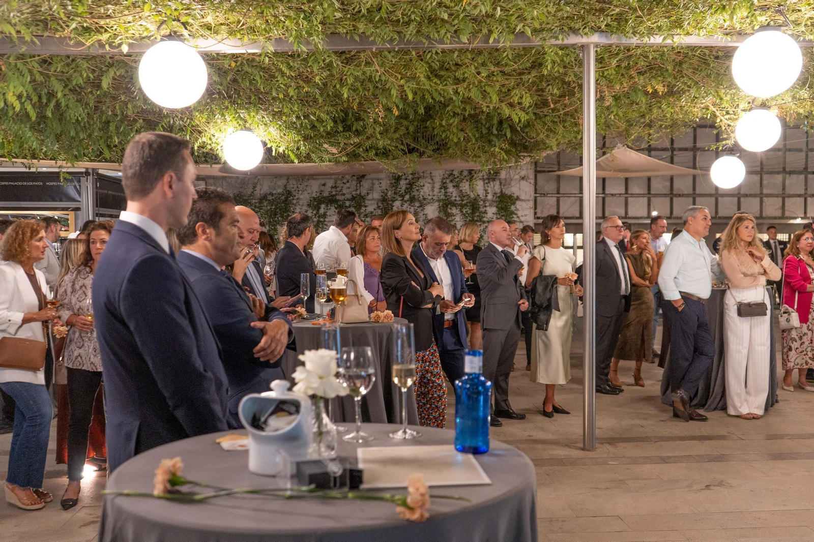 Tras los discursos, los asistentes disfrutaron de un cóctel degustación en los espectaculares jardines del hotel.