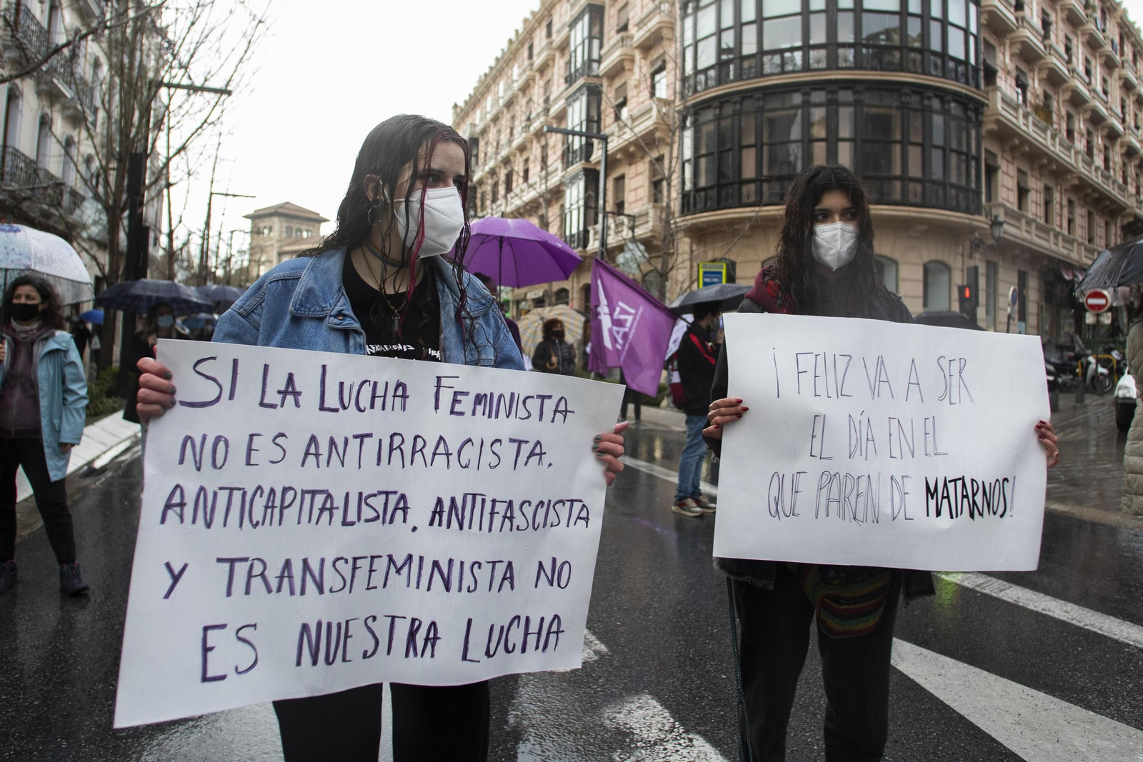 Las mejores imágenes de la manifestación feminista del 8M en Granada este 2021