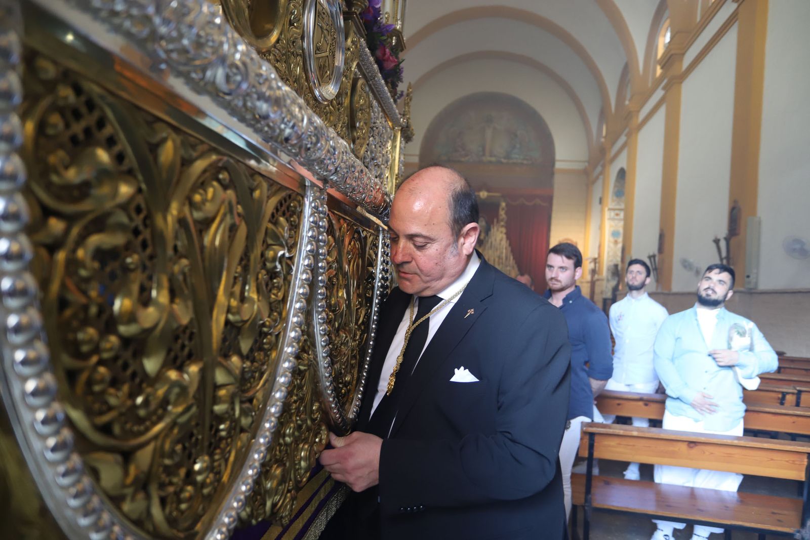 Imágenes del traslado del Cristo de Las Penas en sus Tres Caídas a la Milagrosa