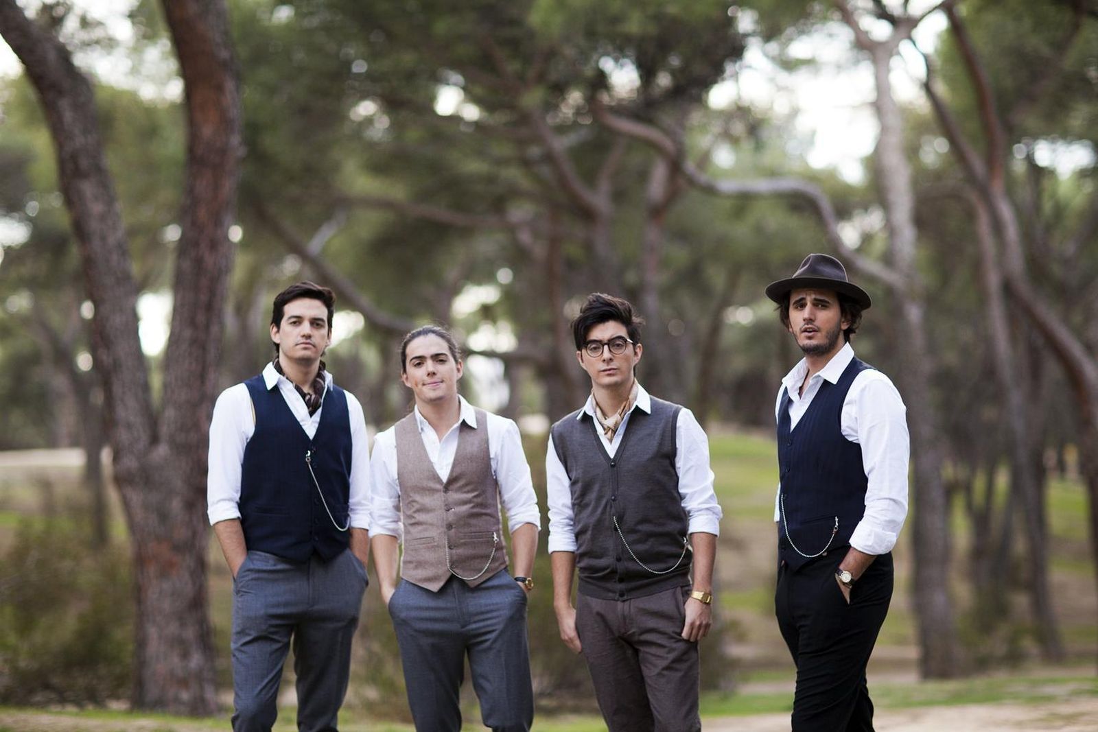 Imagen de promoción de la banda latina Morat.