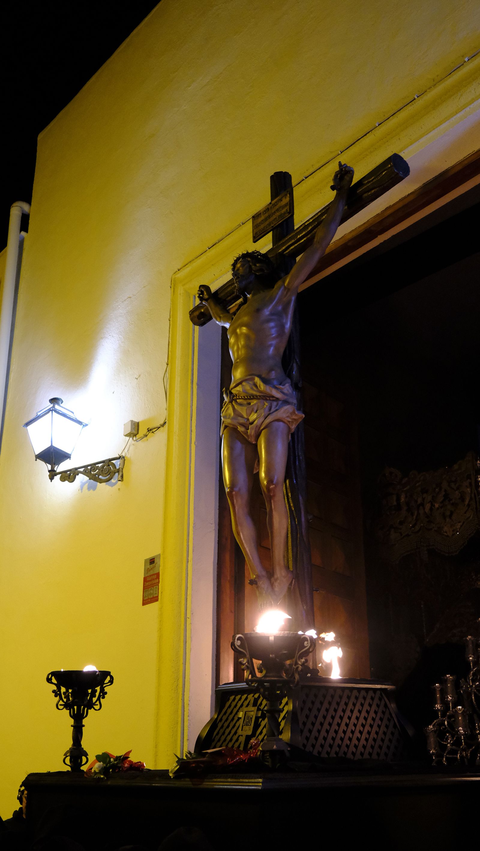 Las mejores imágenes de la Procesión del Perdón, en la noche del Martes Santo en Almería