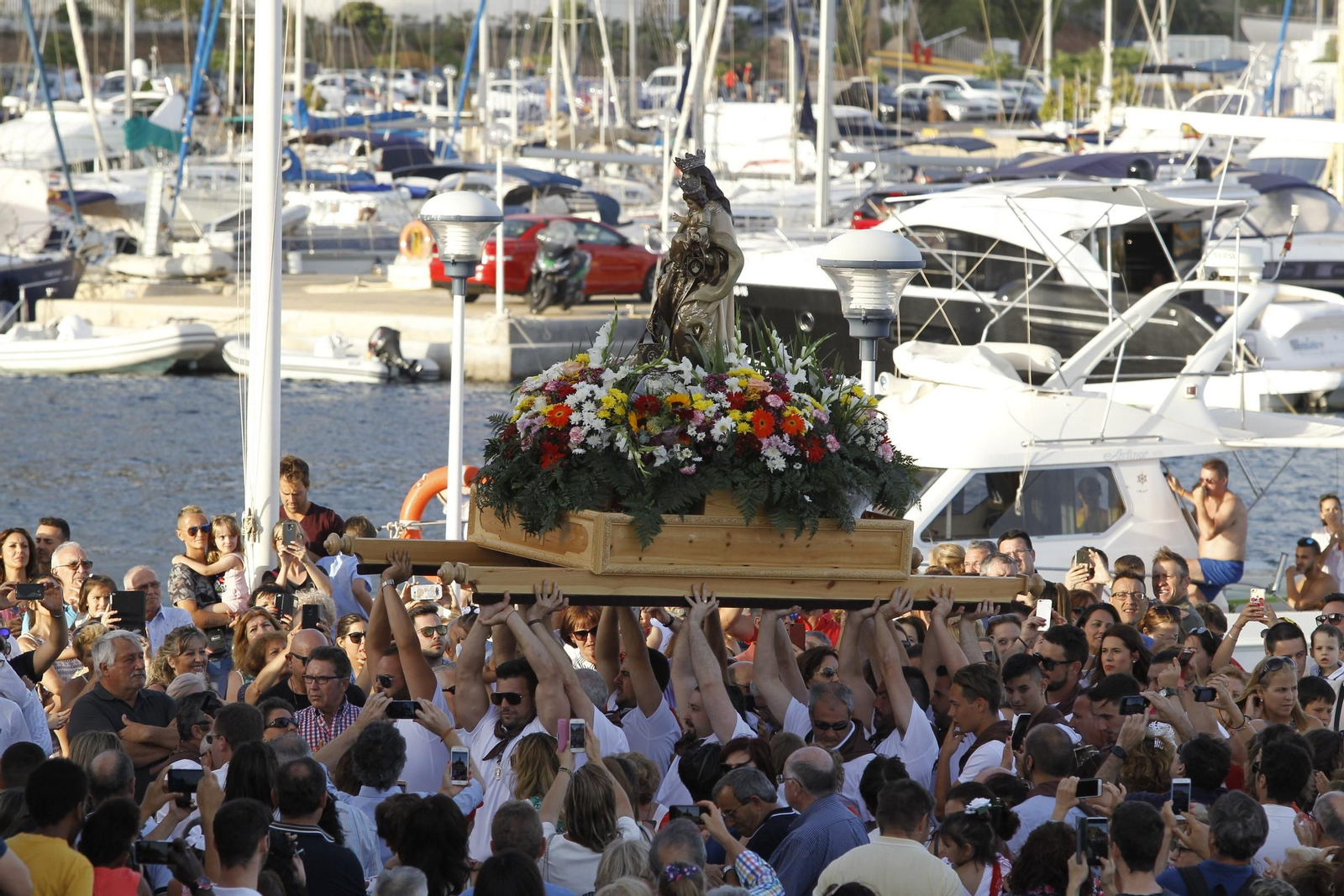 Las imágenes de la procesión de la Virgen del Carmen en Aguadulce