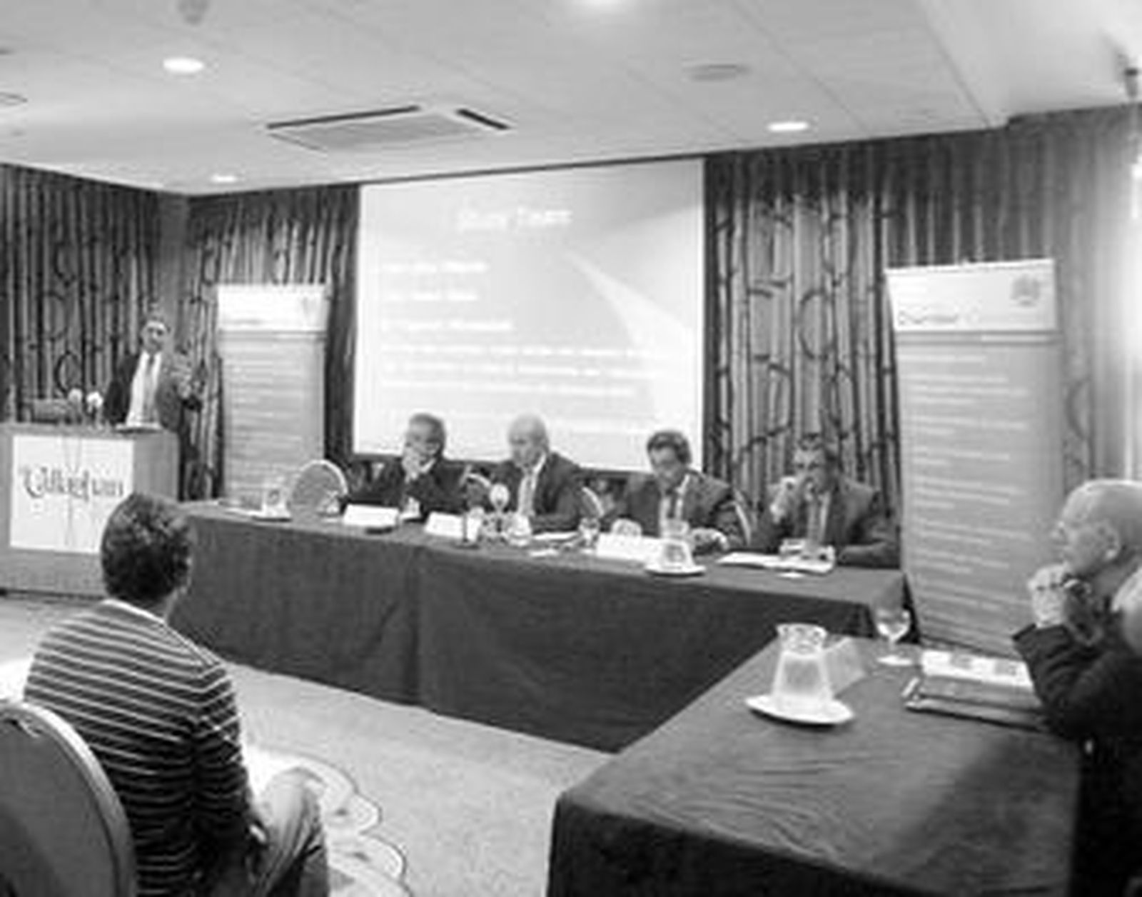 Andrew Haynes durante la presentación del informe de la Cámara de Comercio, en uno de los salones del Eliot Hotel de Gibraltar.