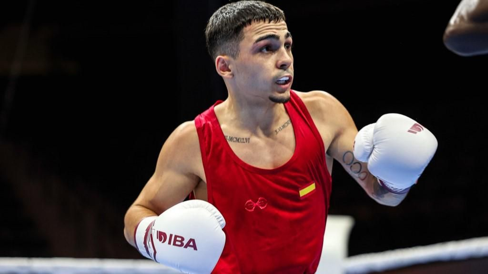 Rafa Lozano Jr., en uno de sus combates en el Mundial de boxeo de la IBA en Dubai.