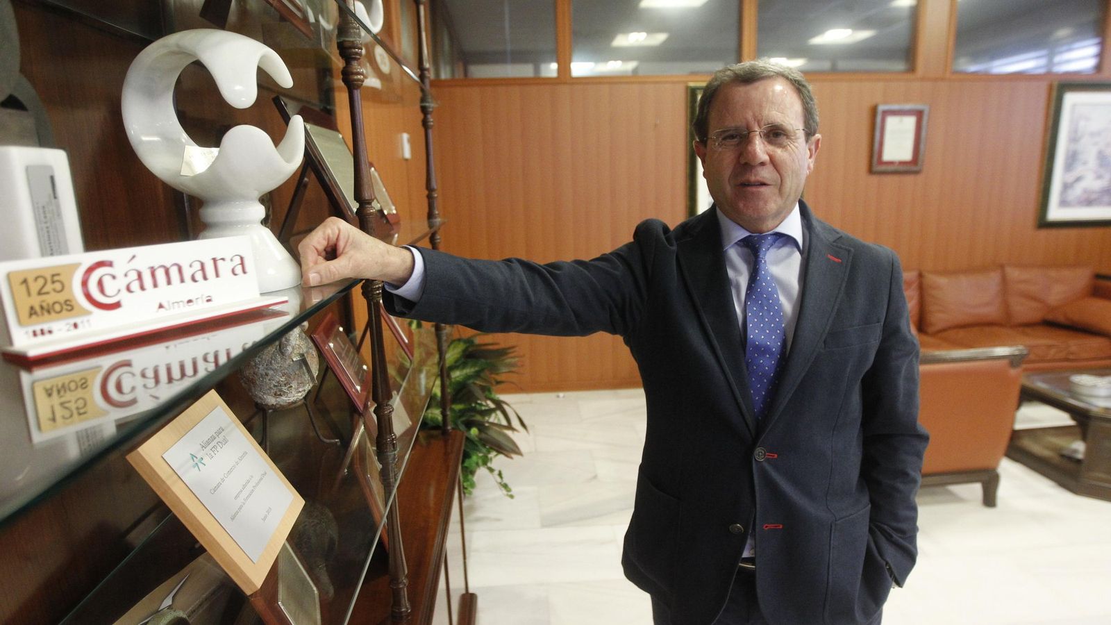 Parra Castaño, en el despacho presidencial de la Cámara de Comercio de Almería.