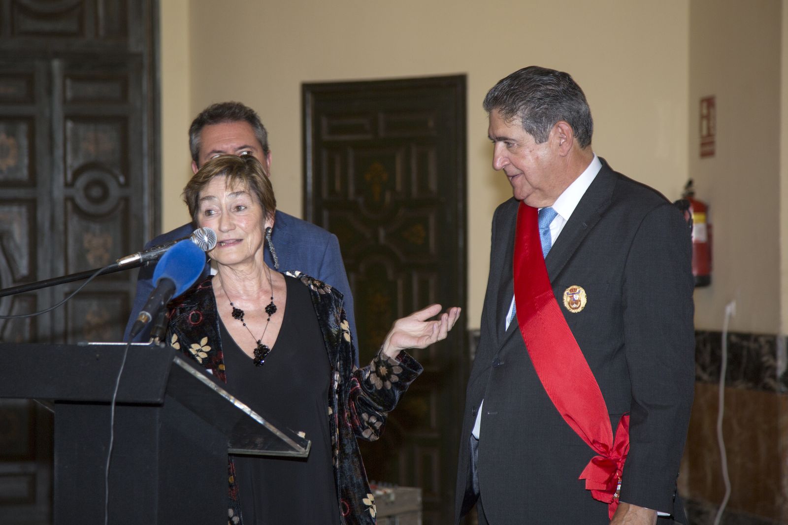 Victoria Ortega, en junio pasado con José Joaquín Gallardo, saliente decano de la abogacía sevillana