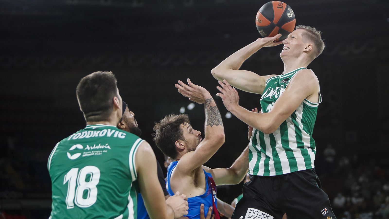 Bleijenbergh trata de lanzar ante Laprovittola.