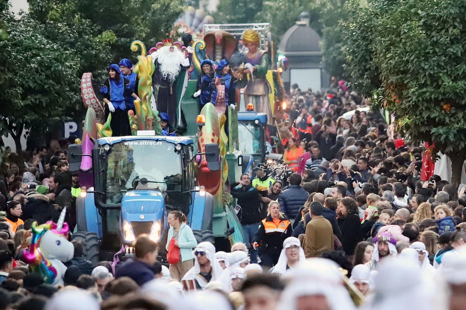 Imágenes de la cabalgata de los Reyes Magos de Huelva