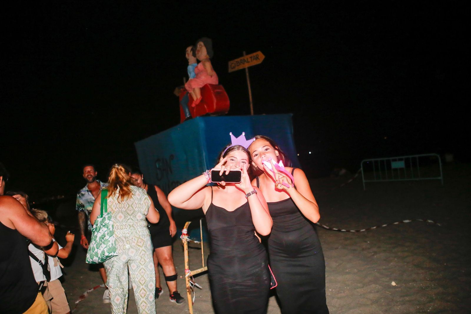 Fotos de la noche de San Juan en las playas de La Línea.