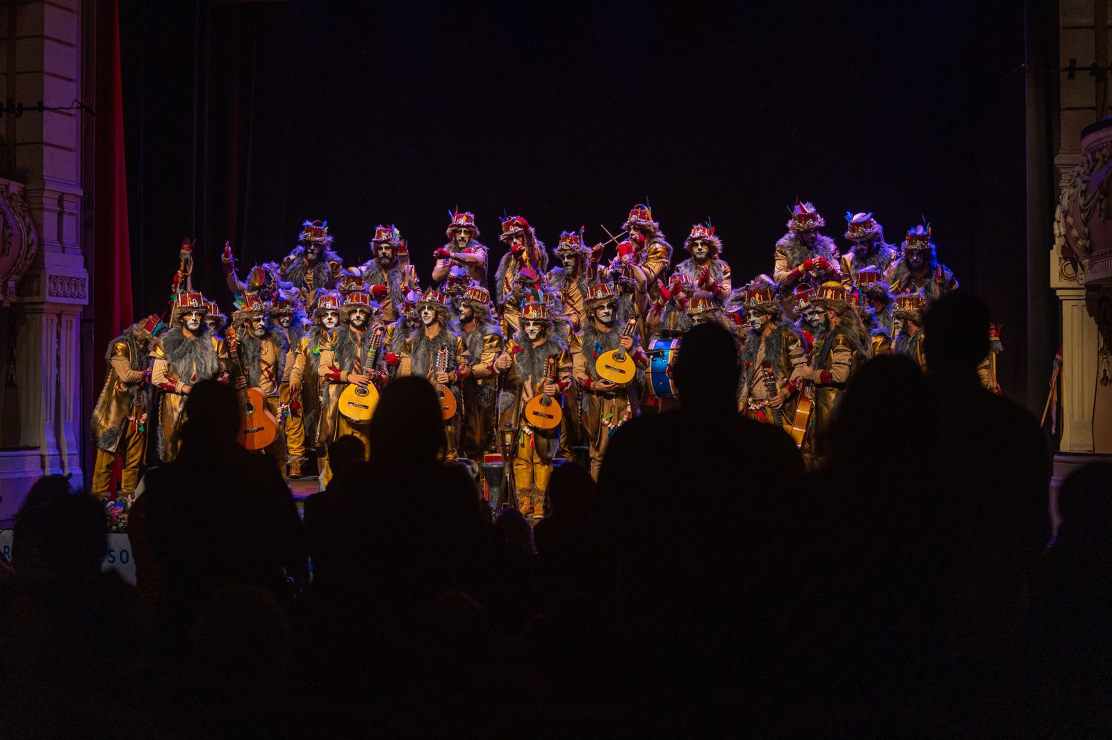Imágenes de la sesión de este jueves en el Gran Teatro del Carnaval Colombino.