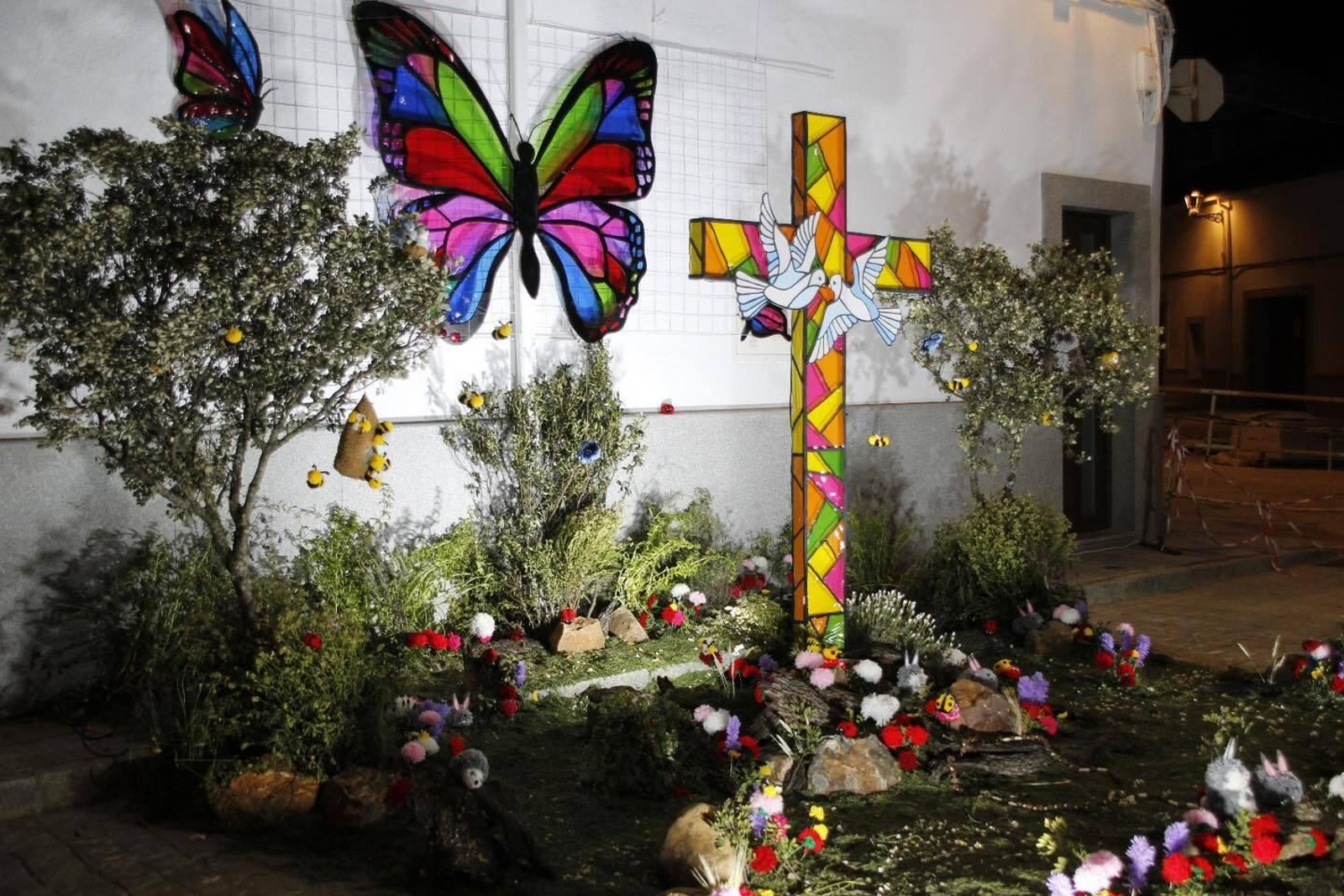 Un recorrido en imágenes por las Cruces de Mayo de Hinojosa del Duque