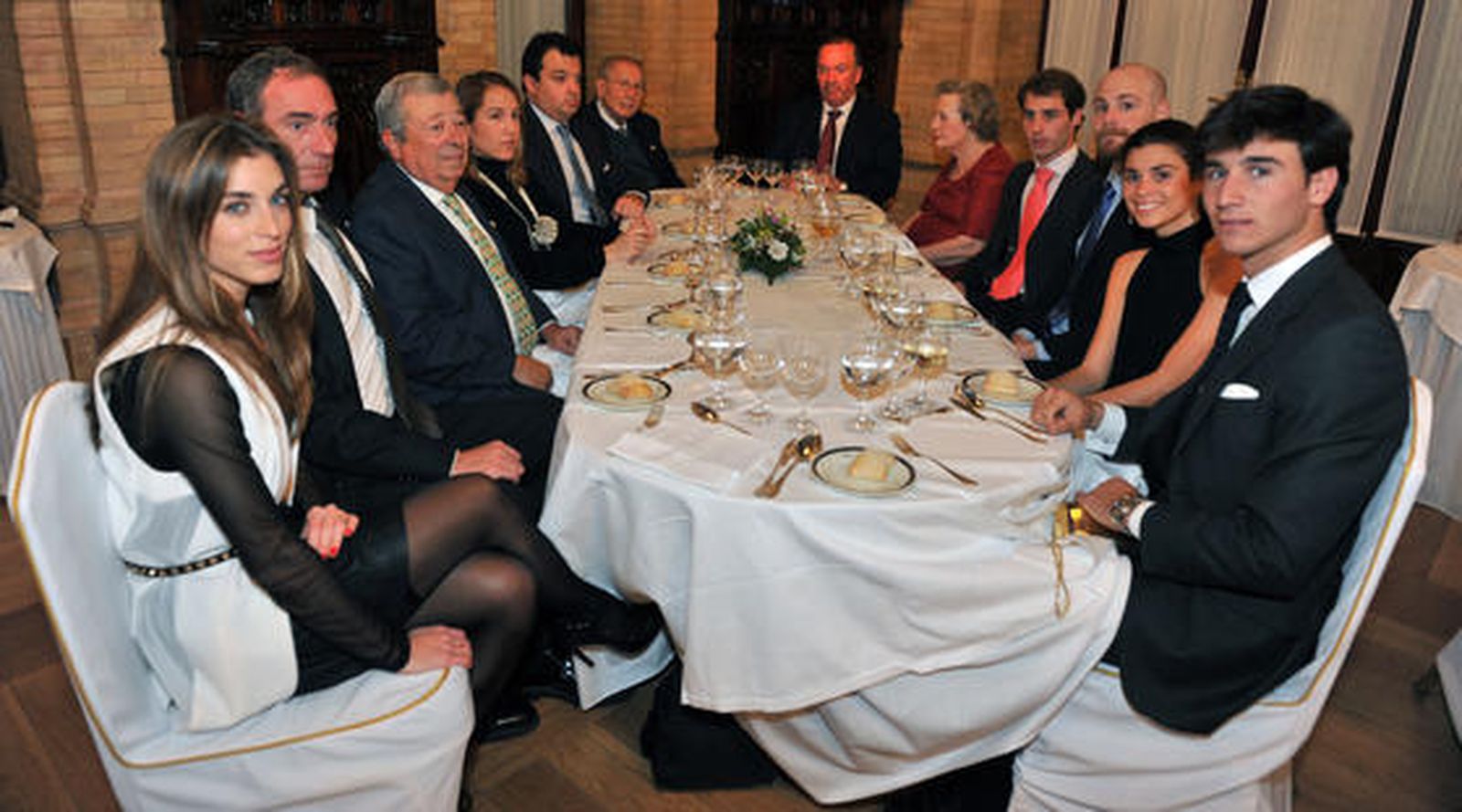 Blanca Clavero, Pablo Clavero, Rafael ferrater, Adela García de la Borbolla, Pedro Ruiz Berdejo, Javier Delmás, María de los Ángeles Infante, Manuel Luque Clavero, Manuel Clavero Cabrera, Mercedes Luque Clavero y David de la Puente. / Reportaje gráfico: Antonio Pizarro / Juan Carlos Muñoz / Juan Carlos Vázquez