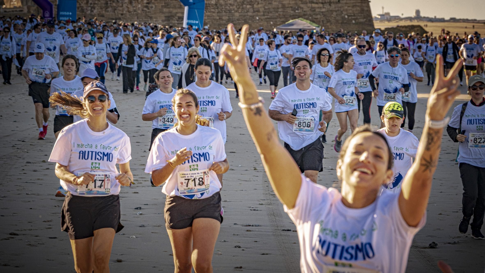 Búscate entre las imágenes de la  ‘I Marcha a favor del autismo’ en Cádiz