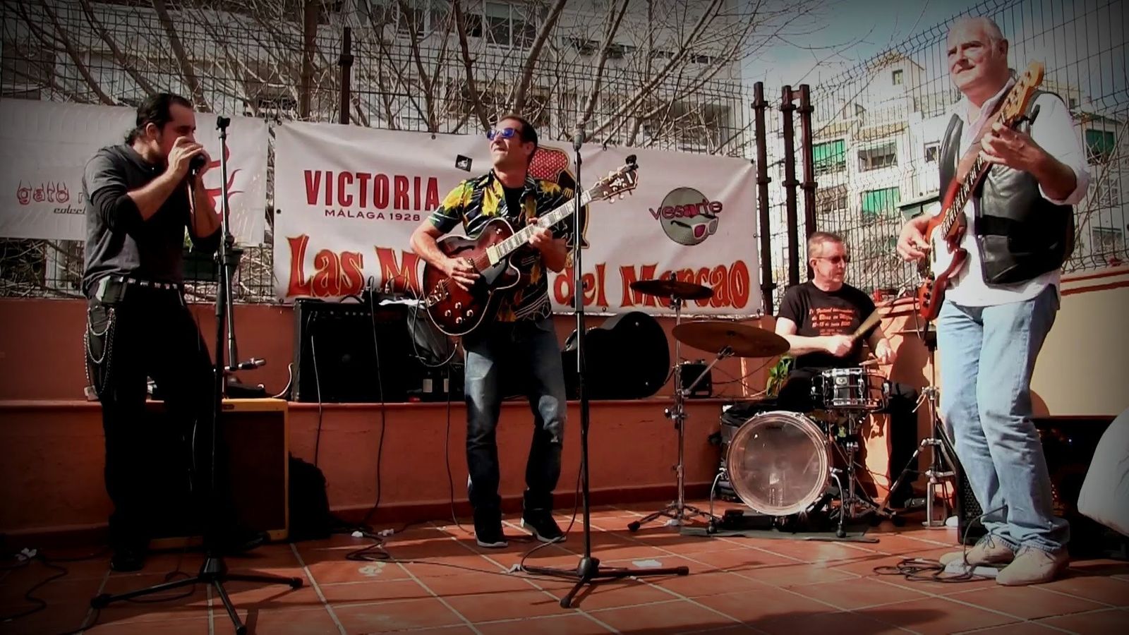 La concejala María Dolores Ortega junto a Santiago Gallego y Carlos Segarra, presentando el Festival Almeriblues.