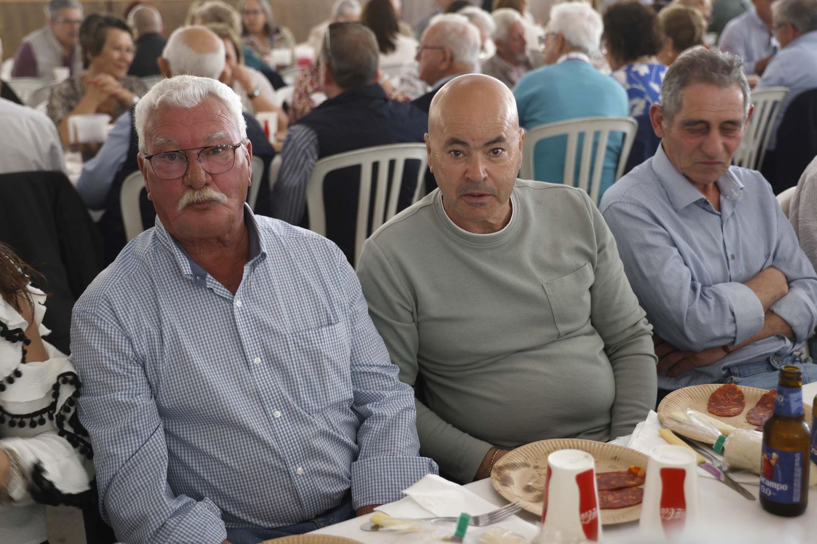 Fotos del almuerzo para mayores en la Feria de Castellar