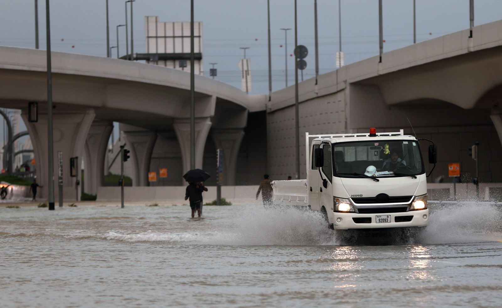 Las terribles y devastadoras lluvias en Emiratos Árabes Unidos