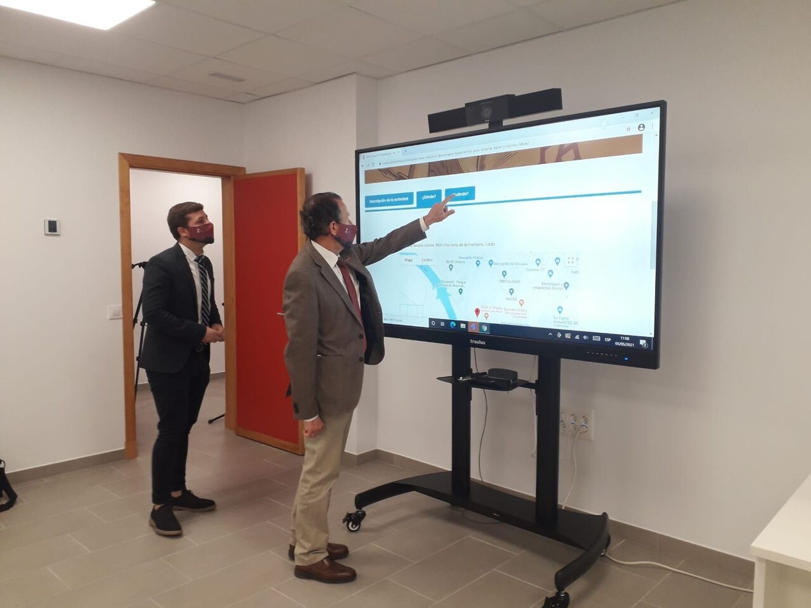 El alcalde y el edil de Juventud en el Centro Box.