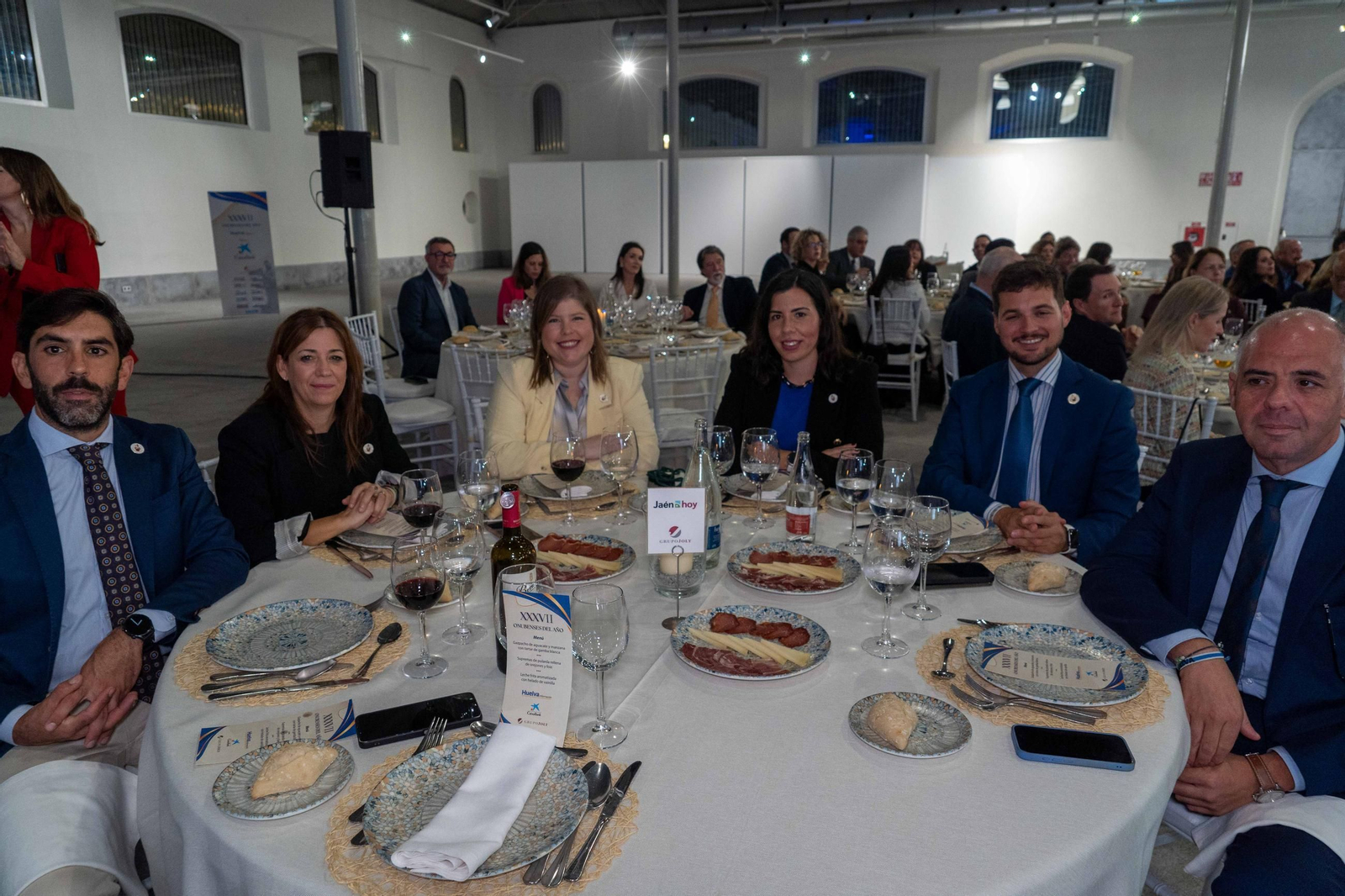 Imágenes de los invitados a la gala de los  37 premios Onubenses del Año