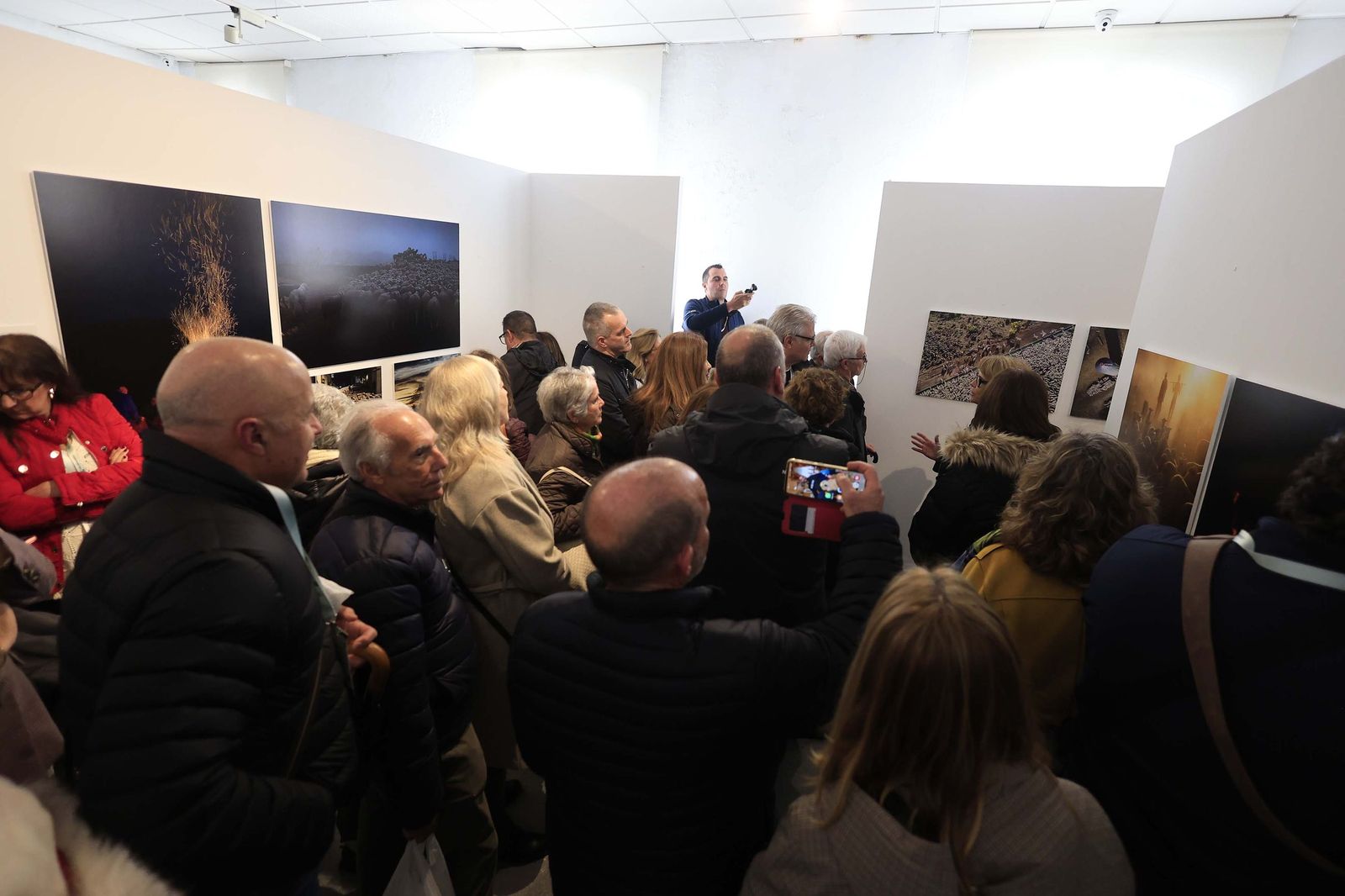 Fotos de la exposición 'Yerba, el corazón verde de la transhumancia' de Katy Muñoz