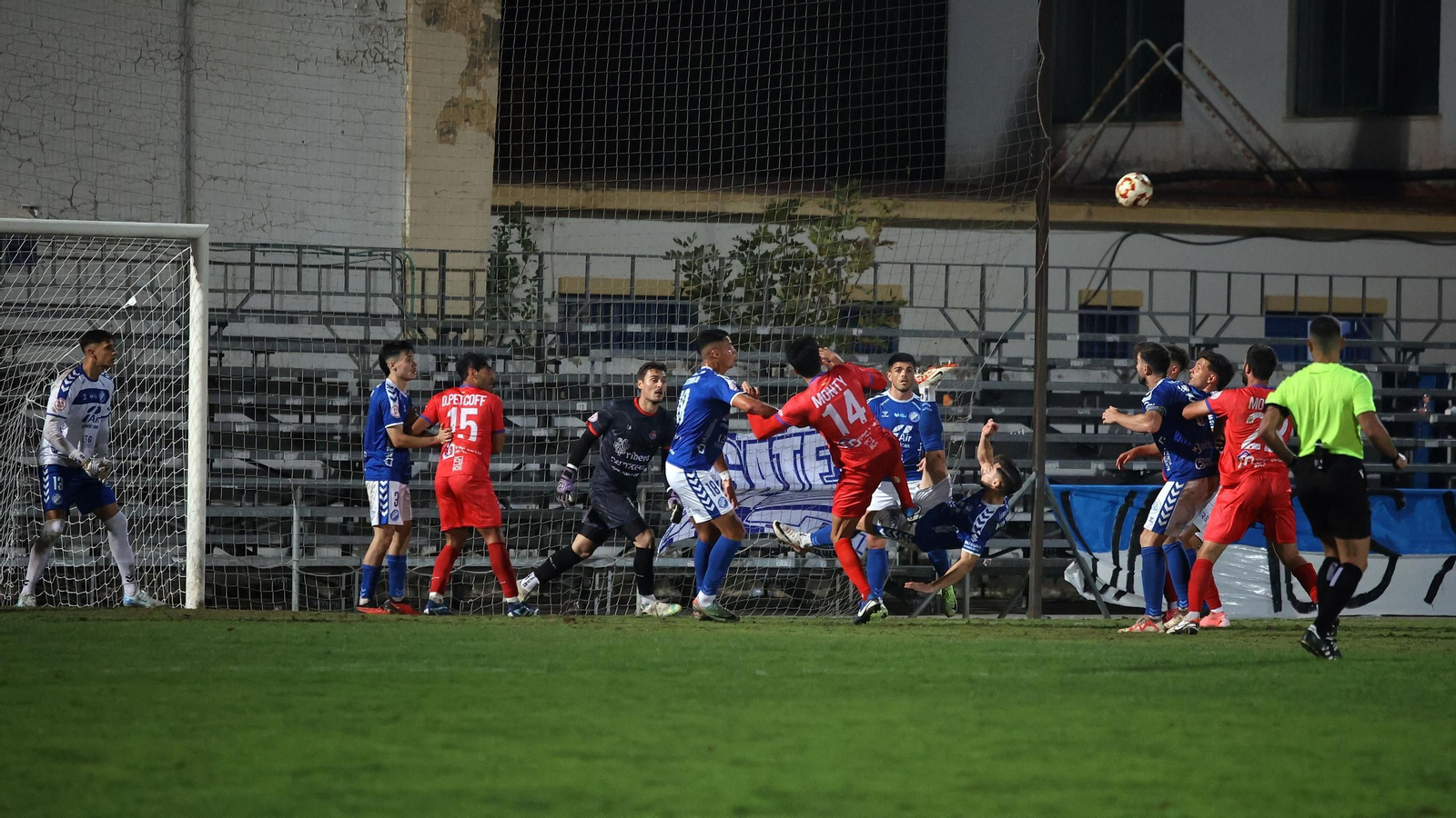 Imágenes del Xerez DFC contra la Deportiva Minerva en el Pedro Garrido de Jerez