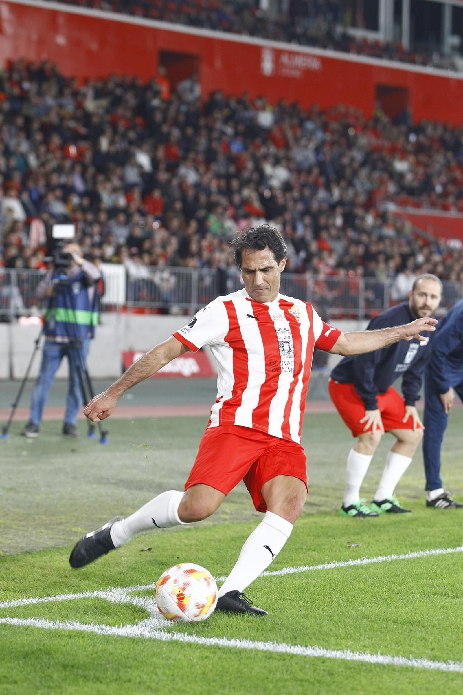 Imágenes del partido homenaje al 'eterno' capitán de la U.D. Almería, José Ortiz