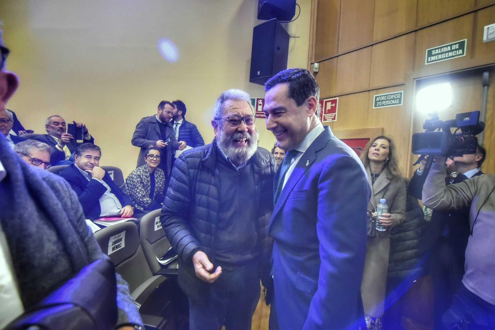 Juanma Moreno con Cándido Méndez.