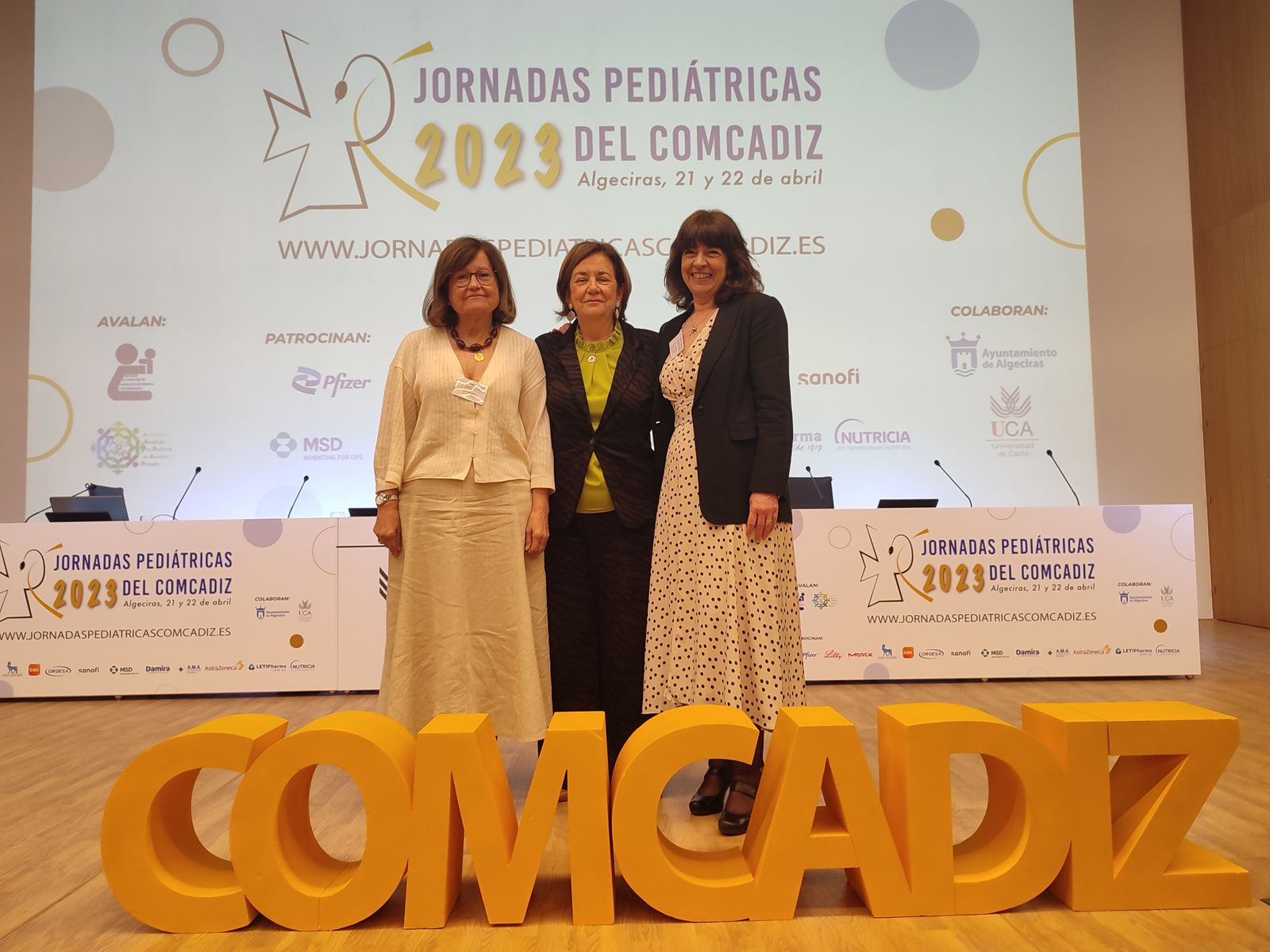 Las doctoras Concepción Villaescusa, María Jesús Mojón y Carmen Fidalgo, durante la sesión de clausura.
