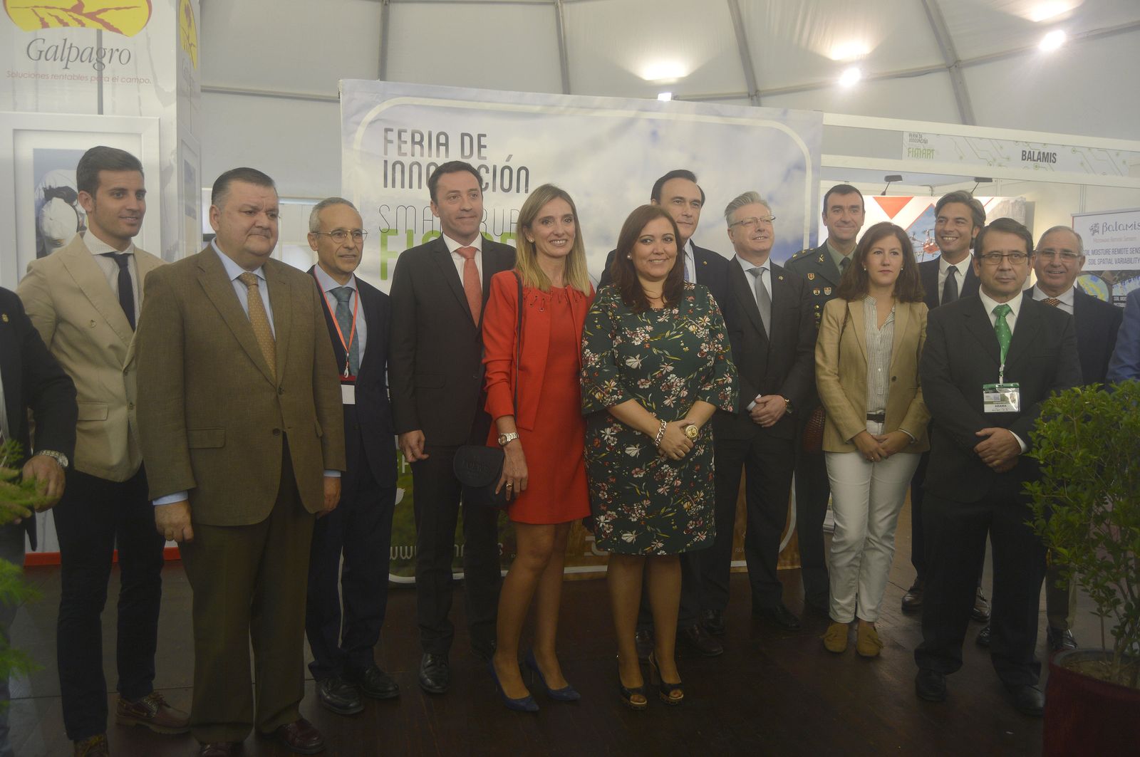 Foto de familia de las autoridades participantes en la cuarta edición de la feria Fimart.