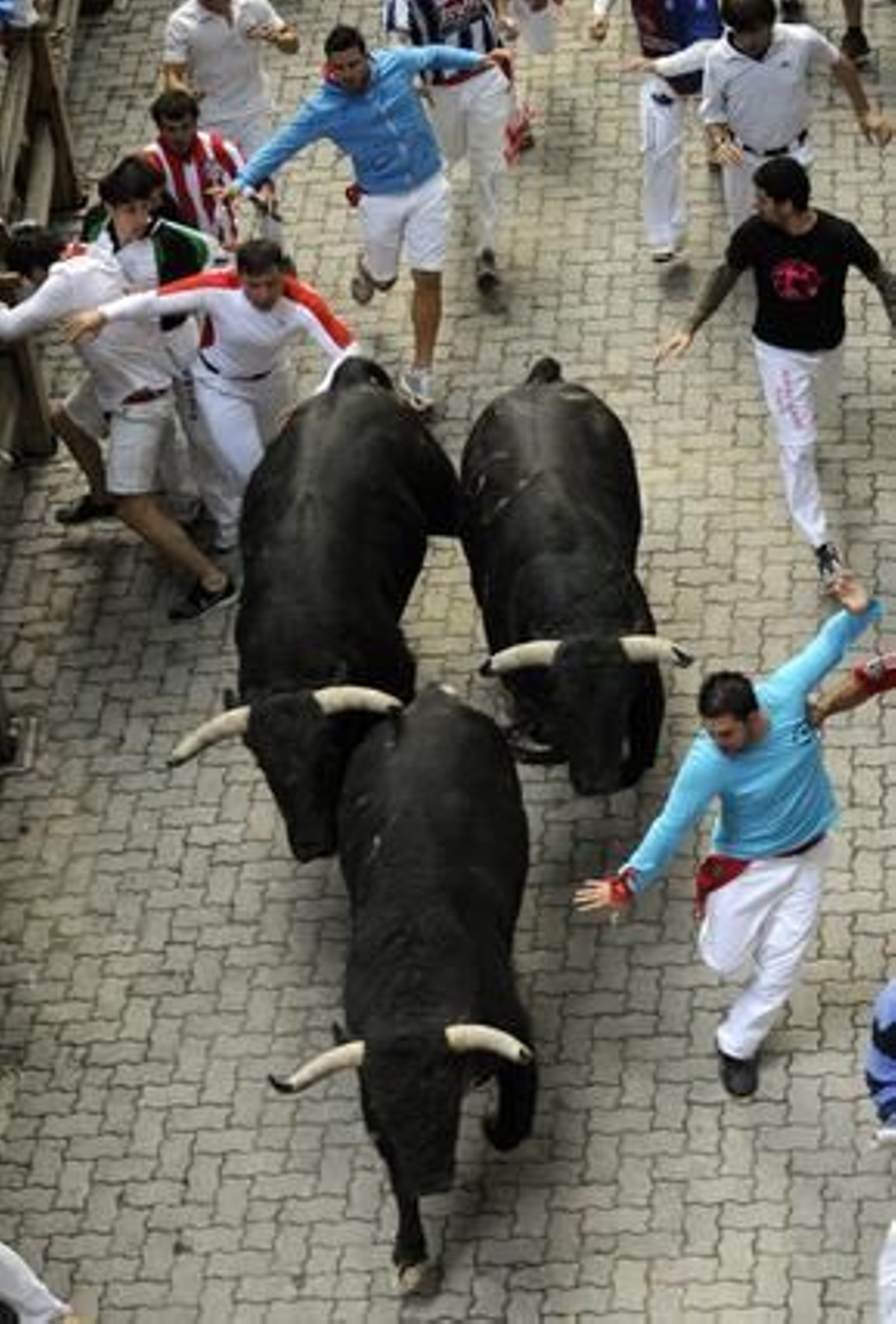 Los toros de El Pilar protagonizan un encierro rápido, limpio y sin corneados

Foto: AFP PHOTO