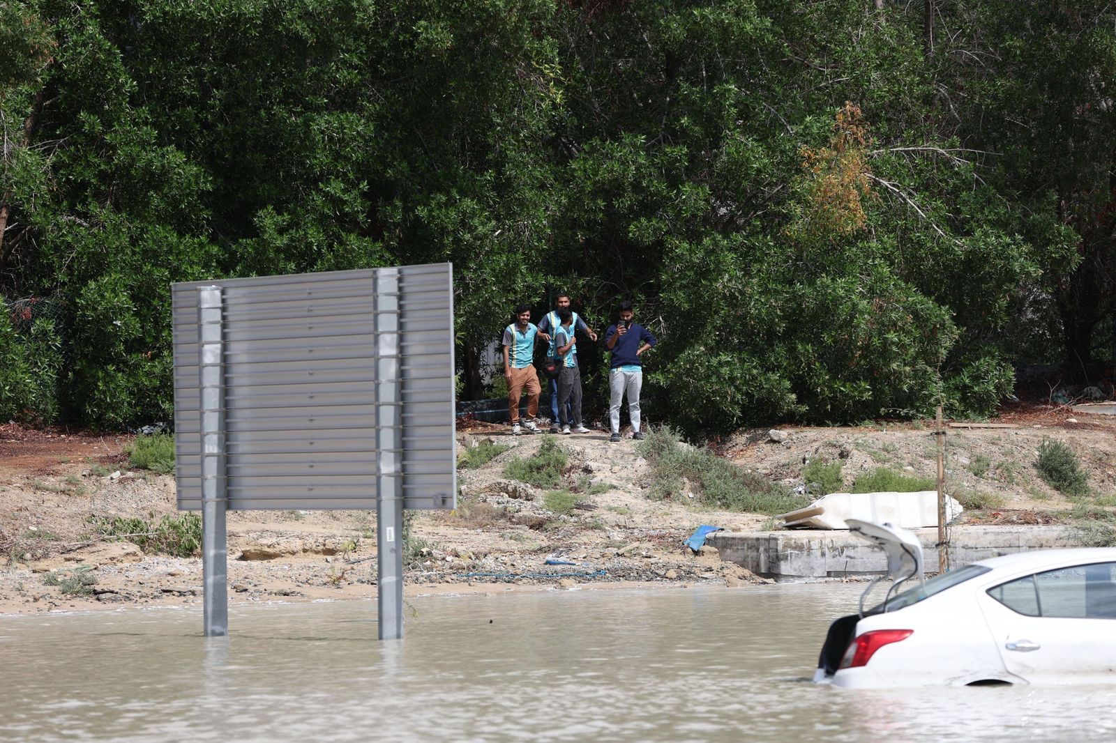 Las terribles y devastadoras lluvias en Emiratos Árabes Unidos