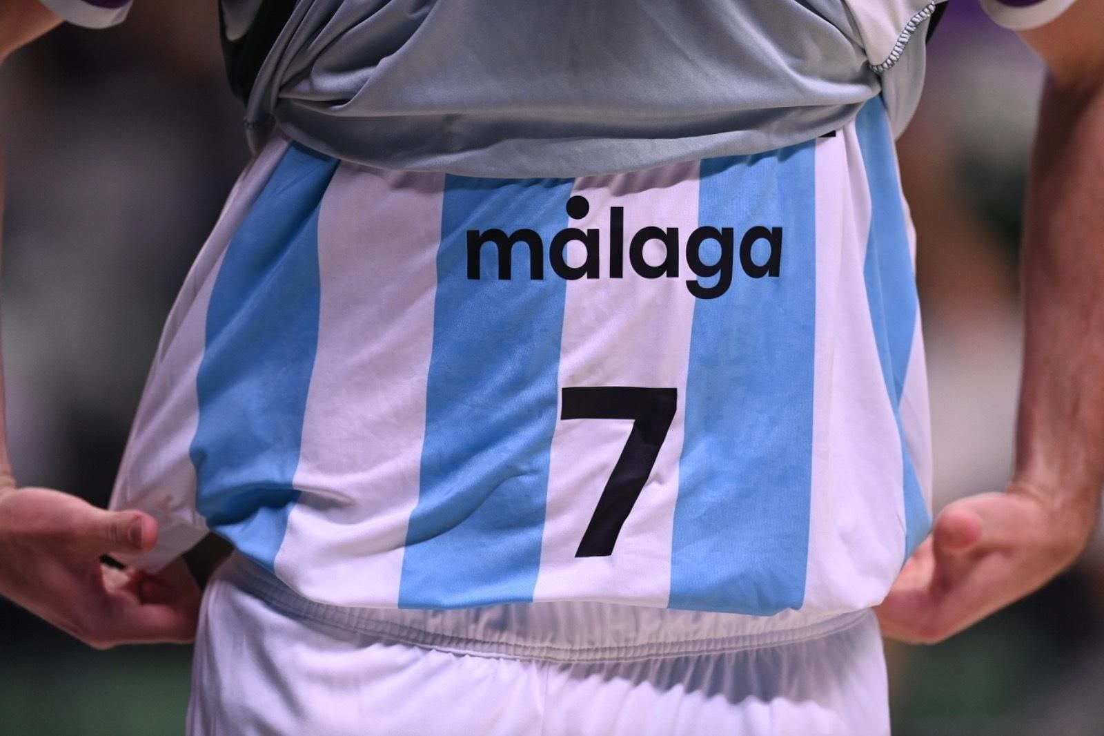 La camiseta blanquiazul del Unicaja convoca a la plana mayor del Málaga al Carpena La camiseta blanquiazul del Unicaja convoca a la plana mayor del Málaga al Carpena