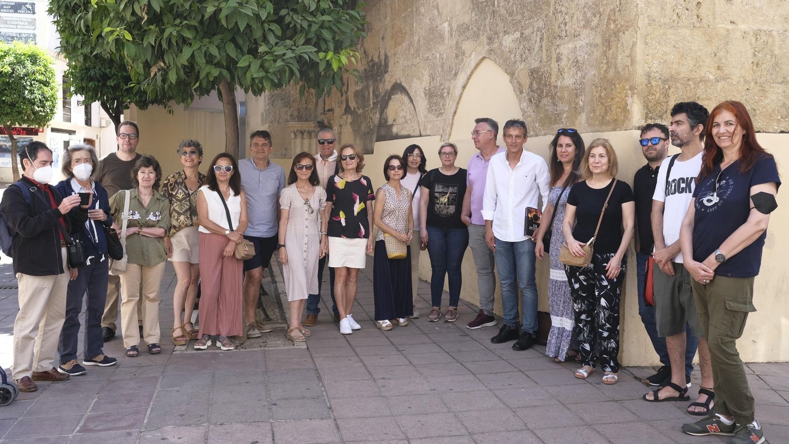 Foto de grupo del paseo literario.