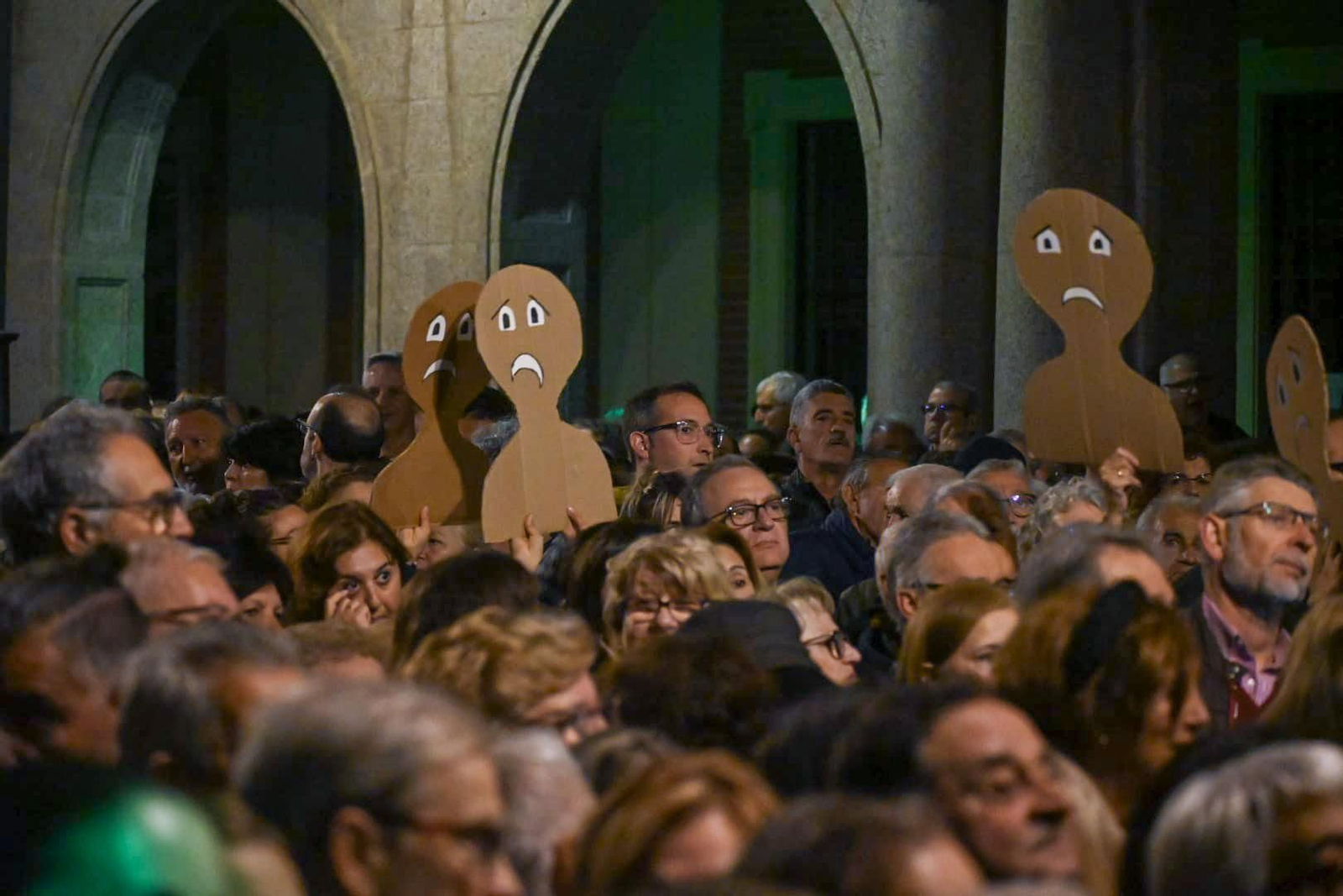 Imágenes de la concentración por la sanidad frente a la delegación