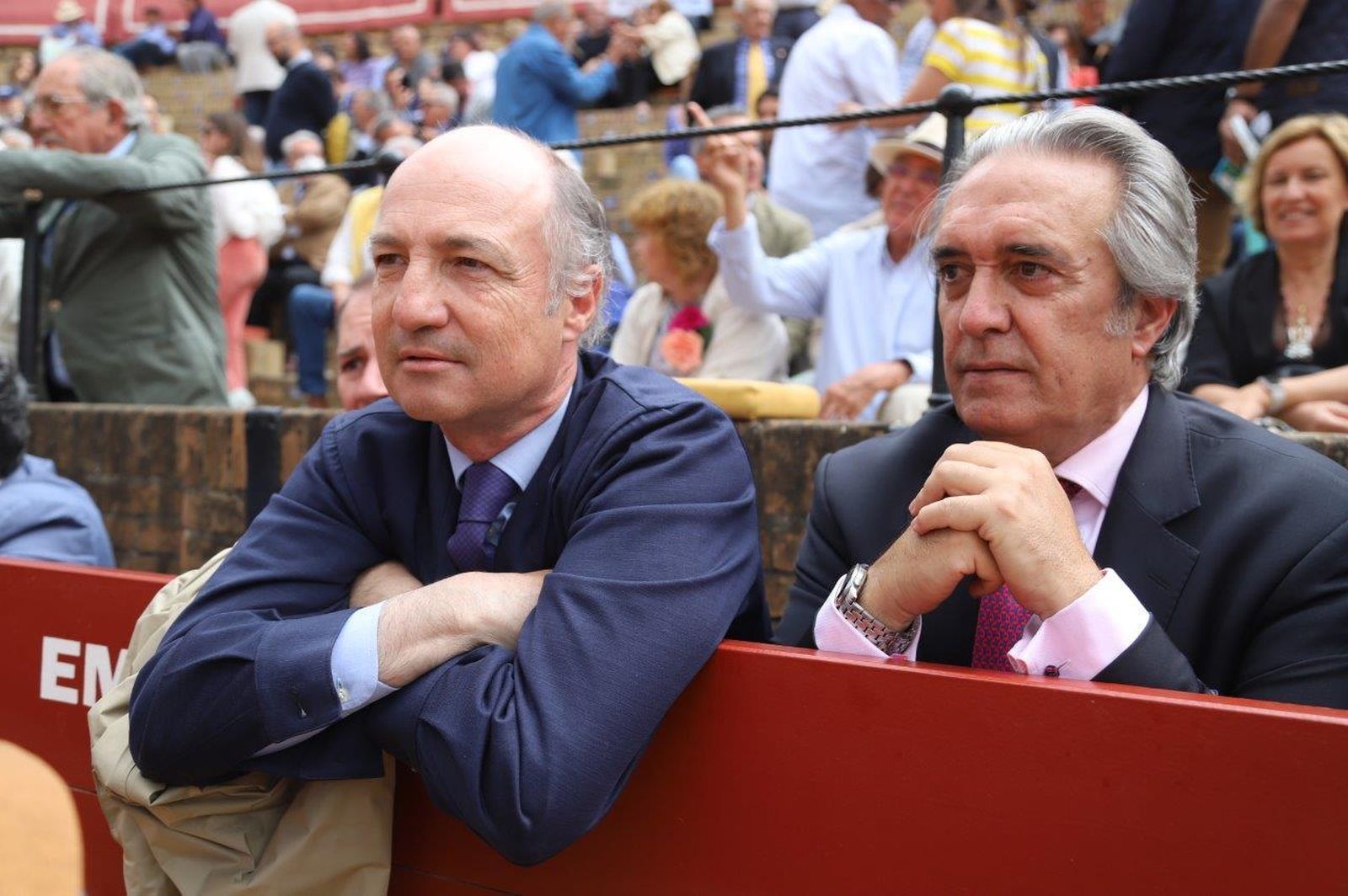 Juan Pedro Domecq (izquierda), en el callejón de la Maestranza la pasada Feria de Abril.