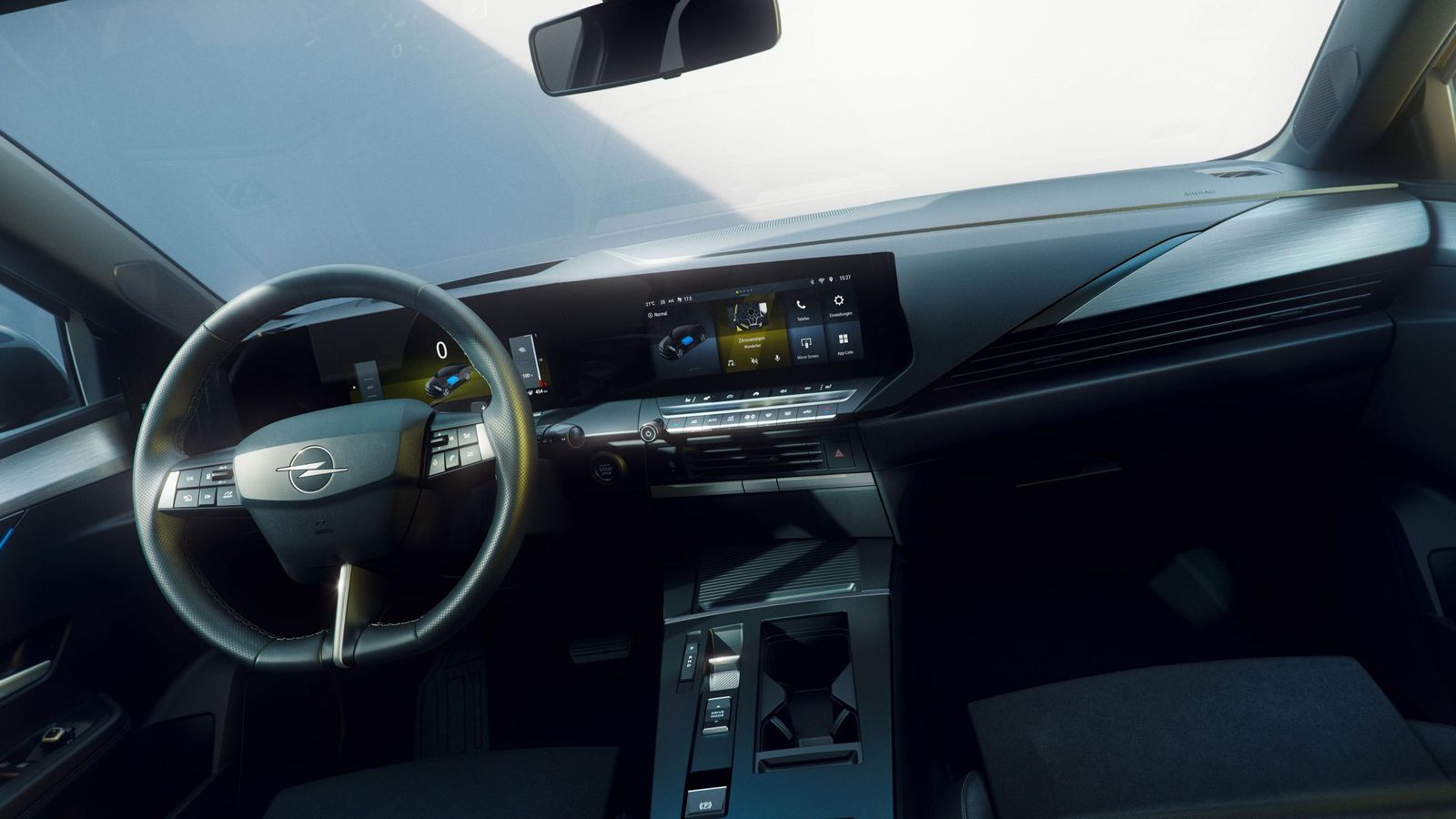 No hay cambios significativos en el salpicadero, pero sí en los asientos delanteros, con los que el Astra pretende ofrecer mayor confort y ergonomía.