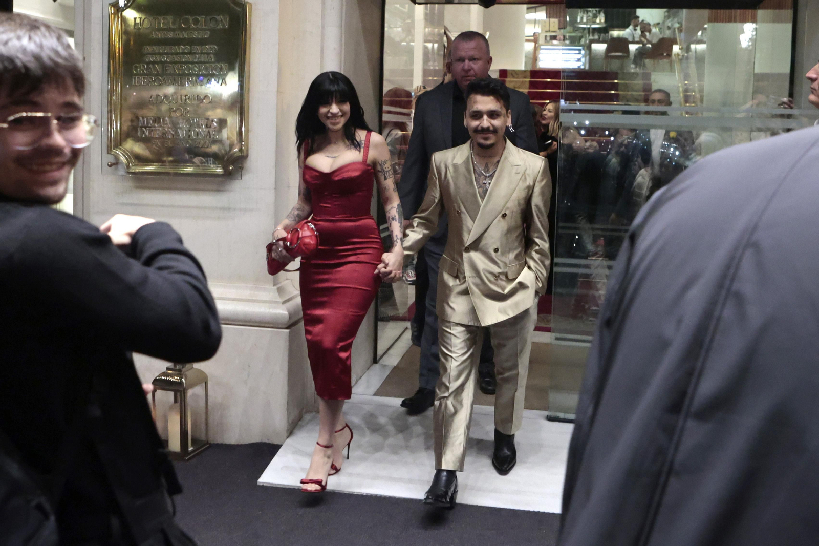 Grammys Latinos en Sevilla, la espera en la puerta de los hoteles