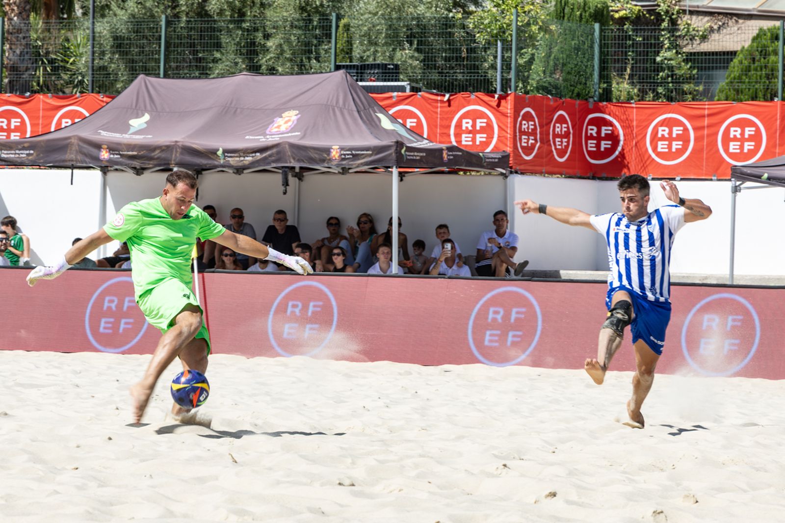 La final y la entrega de trofeos de la Copa Federación masculina de fútbol playa, en imágenes