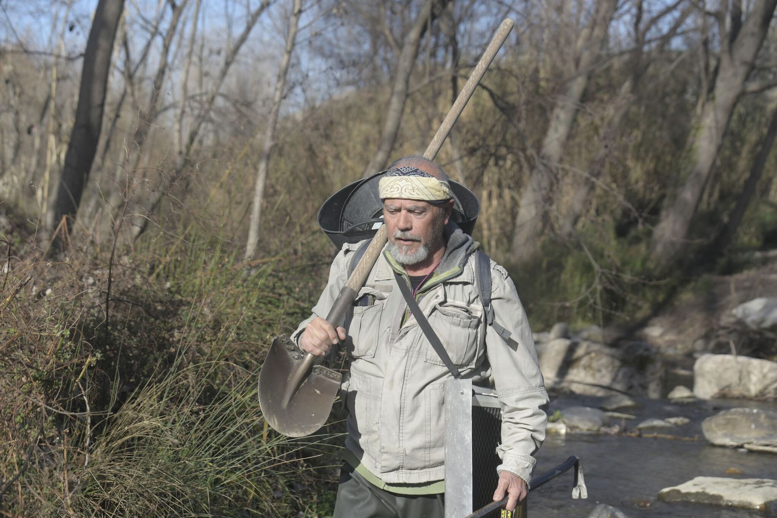 Así es el trabajo de Fernando Díaz, el buscador del 'oro olvidado' del río Genil
